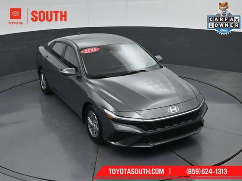 Used 2025 Hyundai Elantra SE FWD image 46