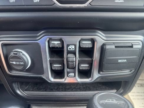 Used 2022 Jeep Gladiator Sport AWD/4WD image 26