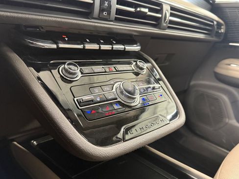 Used 2022 Lincoln Corsair AWD w/ Premium Package image 21
