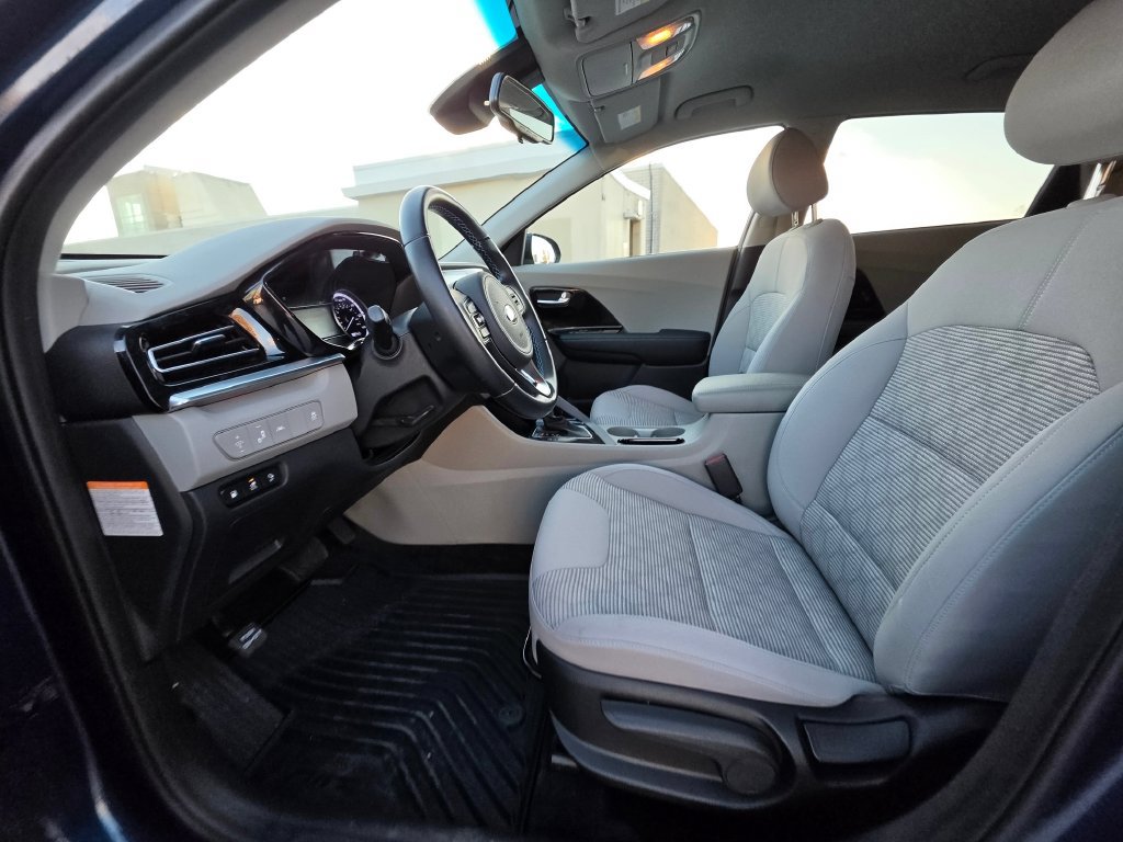 Used 2020 Kia Niro LXS FWD image 21