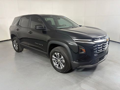 Used 2026 Chevrolet Equinox LT FWD image 2