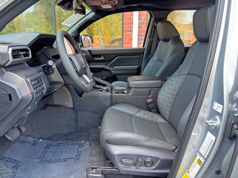 Used 2024 Toyota Tacoma TRD Off-Road w/ TRD Off Road Premium Package AWD/4WD image 17