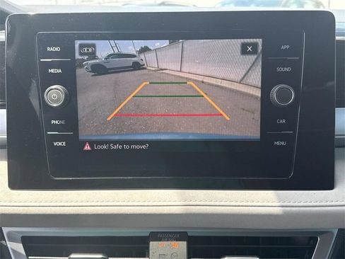 Used 2025 Volkswagen Taos SE FWD image 36