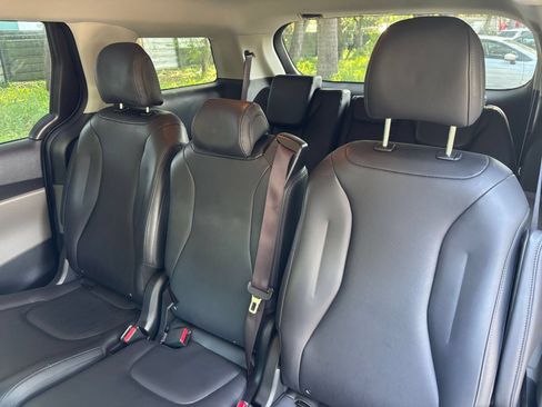 Used 2026 Kia Carnival FWD image 41