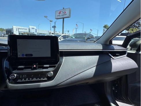 Used 2023 Toyota Corolla LE FWD image 25