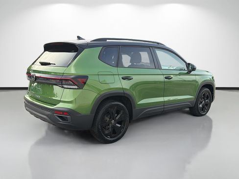 New 2026 Volkswagen Taos SE FWD image 3