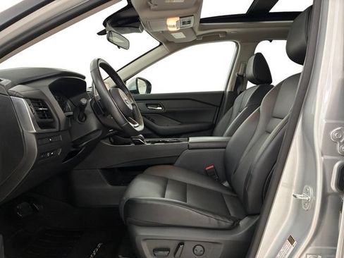 Used 2024 Nissan Rogue SV w/ SV Premium Package AWD/4WD image 12