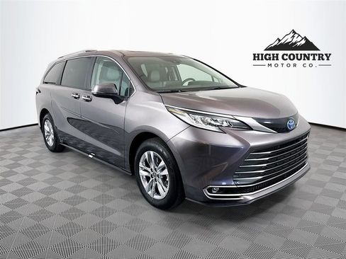 Used 2024 Toyota Sienna Limited FWD image 1