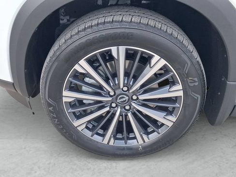 New 2026 Nissan Pathfinder Platinum FWD image 24
