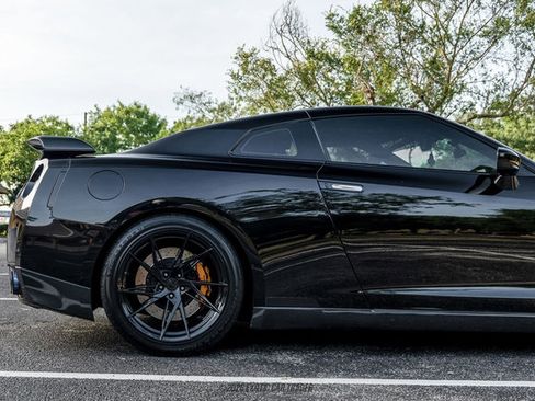 Used 2010 Nissan GT-R Premium AWD/4WD image 8