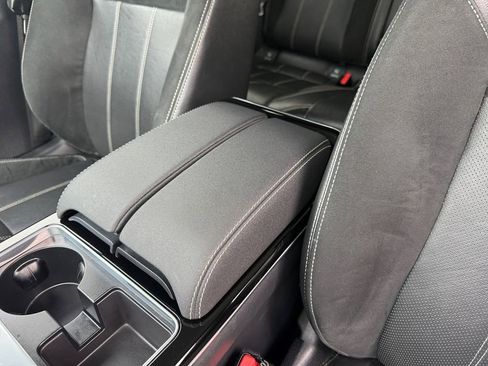 Used 2022 Land Rover Range Rover Velar R-Dynamic S image 23