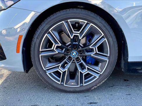 Used 2025 BMW i5 eDrive40i w/ M Sport Package image 12