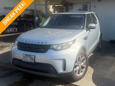 Used 2017 Land Rover Discovery SE image 1