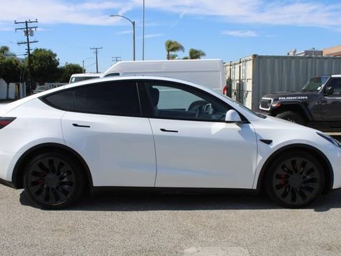 Used 2022 Tesla Model Y Performance AWD/4WD image 3