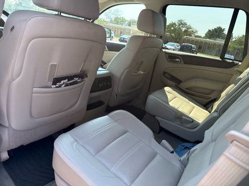 Used 2015 GMC Yukon Denali w/ Premium Package AWD/4WD image 10