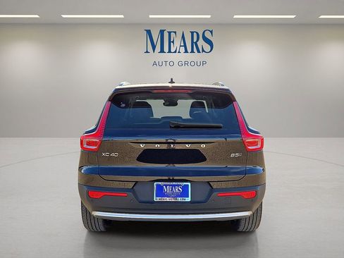 Certified 2025 Volvo XC40 B5 Core image 5