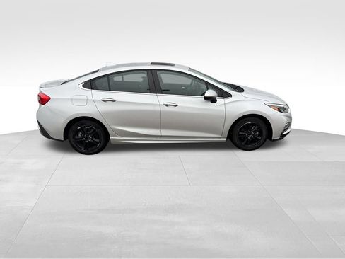 Used 2017 Chevrolet Cruze LT w/ Sun And Sound Package FWD image 7