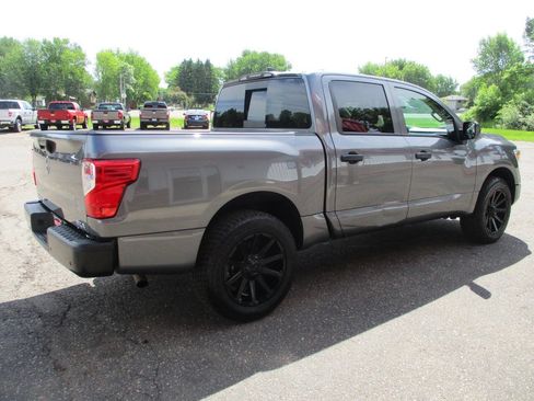 Used 2023 Nissan Titan S AWD/4WD image 9