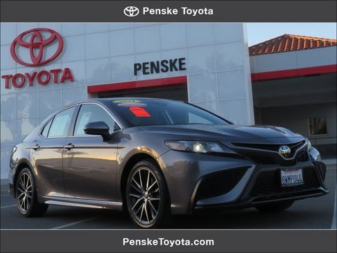 Certified 2021 Toyota Camry SE image 1