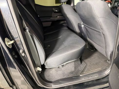 Used 2019 Toyota Tacoma TRD Off-Road image 16