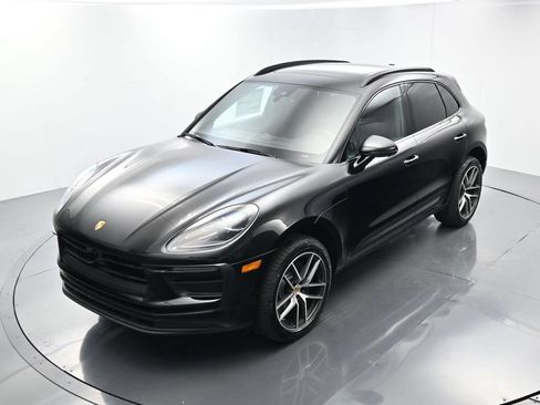 Certified 2026 Porsche Macan AWD/4WD image 32