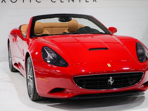 Used 2009 Ferrari California RWD image 28