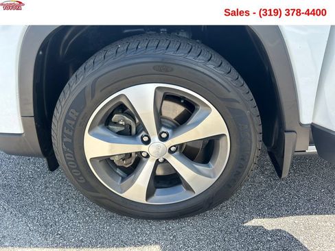 Used 2021 Jeep Cherokee Limited w/ Elite Package AWD/4WD image 23
