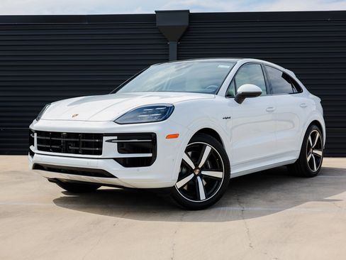 New 2025 Porsche Cayenne S image 1