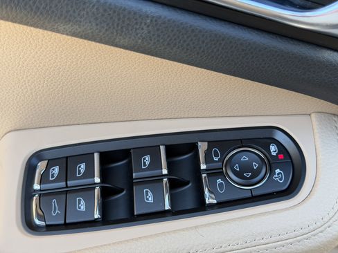 Certified 2020 Porsche Macan image 23