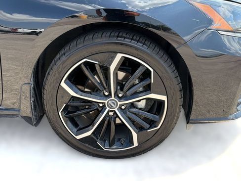 Used 2024 Nissan Altima 2.5 SR w/ SR Premium Package FWD image 13