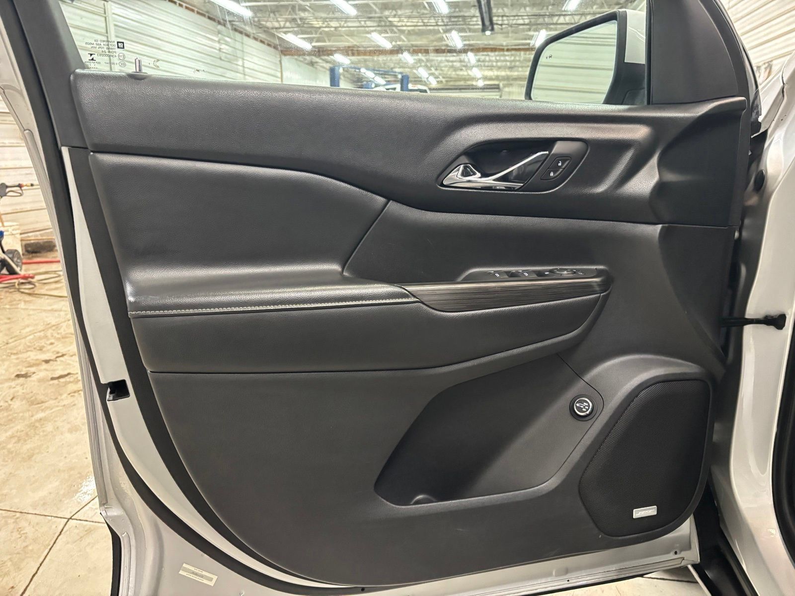 Used 2018 GMC Acadia SLT AWD/4WD image 7