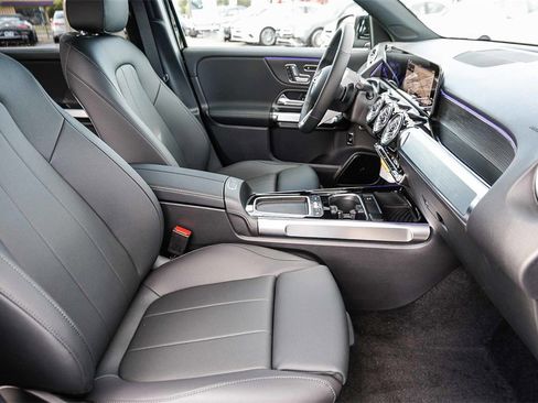 New 2025 Mercedes-Benz EQB 300 4MATIC image 17