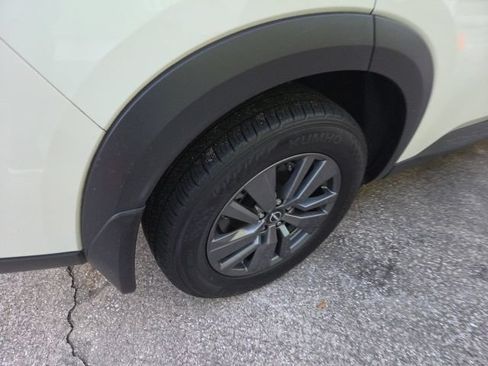 Used 2024 Nissan Pathfinder SV FWD image 8