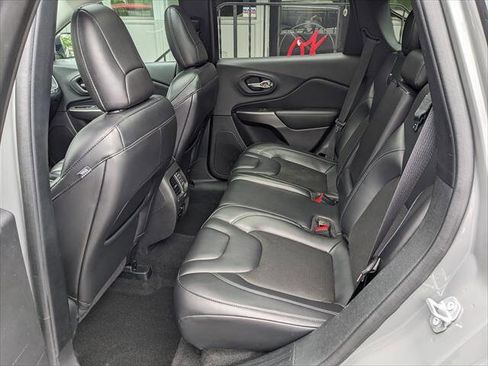 Used 2020 Jeep Cherokee Latitude Plus w/ Comfort/Convenience Group AWD/4WD image 12