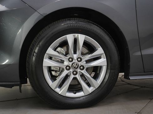 Used 2025 Toyota Sienna XLE w/ XLE Plus Package image 30