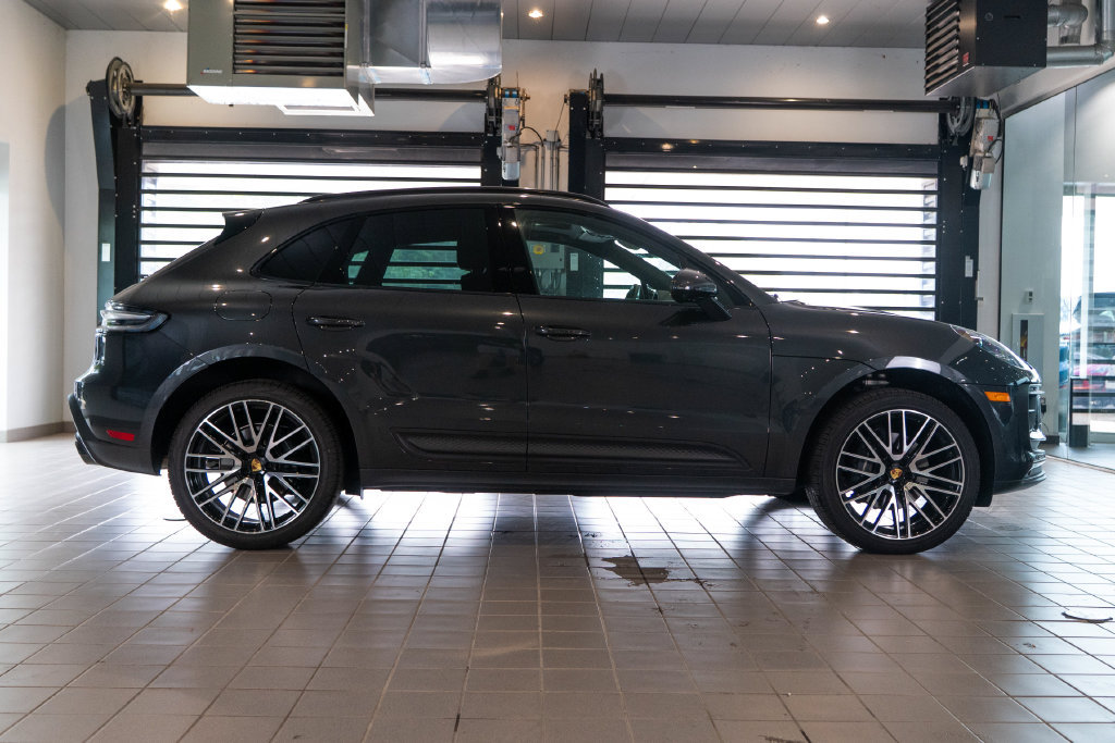 Certified 2026 Porsche Macan AWD/4WD image 10