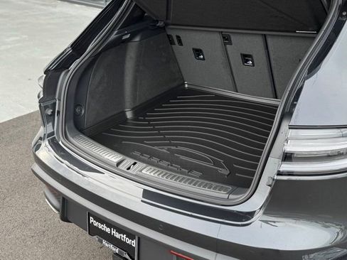 New 2026 Porsche Macan image 32