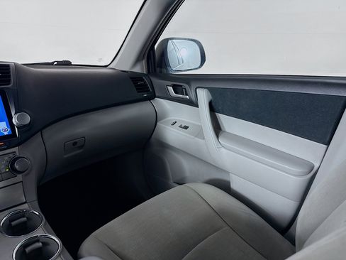 Used 2012 Toyota Highlander Base image 26