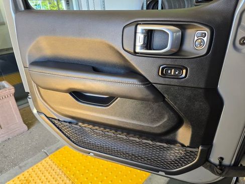 Used 2021 Jeep Wrangler Unlimited Sahara w/ Cold Weather Group AWD/4WD image 19