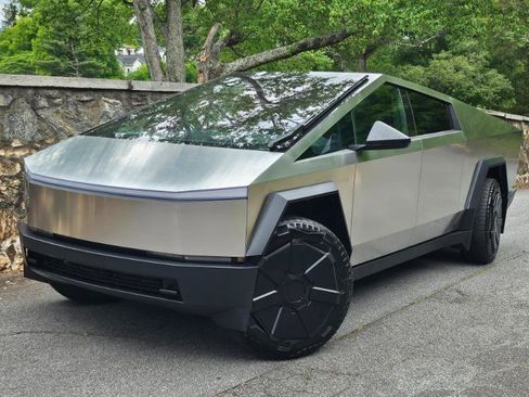 Used 2024 Tesla Cybertruck AWD Crew Cab image 2