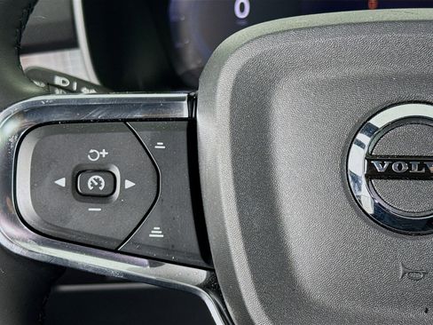 Used 2025 Volvo XC40 B5 Core image 13