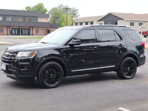 Used 2018 Ford Explorer XLT AWD/4WD image 10
