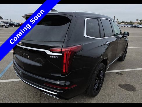 Used 2022 Cadillac XT6 Luxury image 2