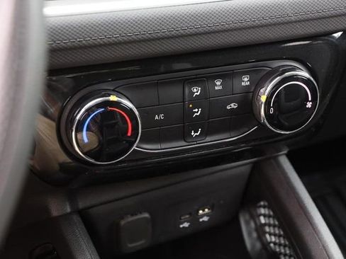 Used 2025 Chevrolet TrailBlazer LT AWD/4WD image 16