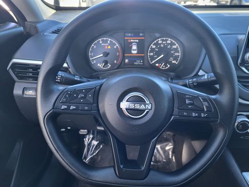 Used 2025 Nissan Altima 2.5 S image 9