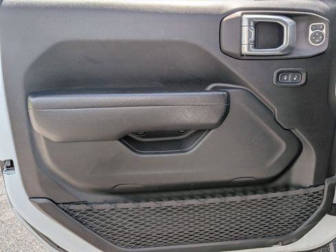 Certified 2022 Jeep Gladiator Willys image 11