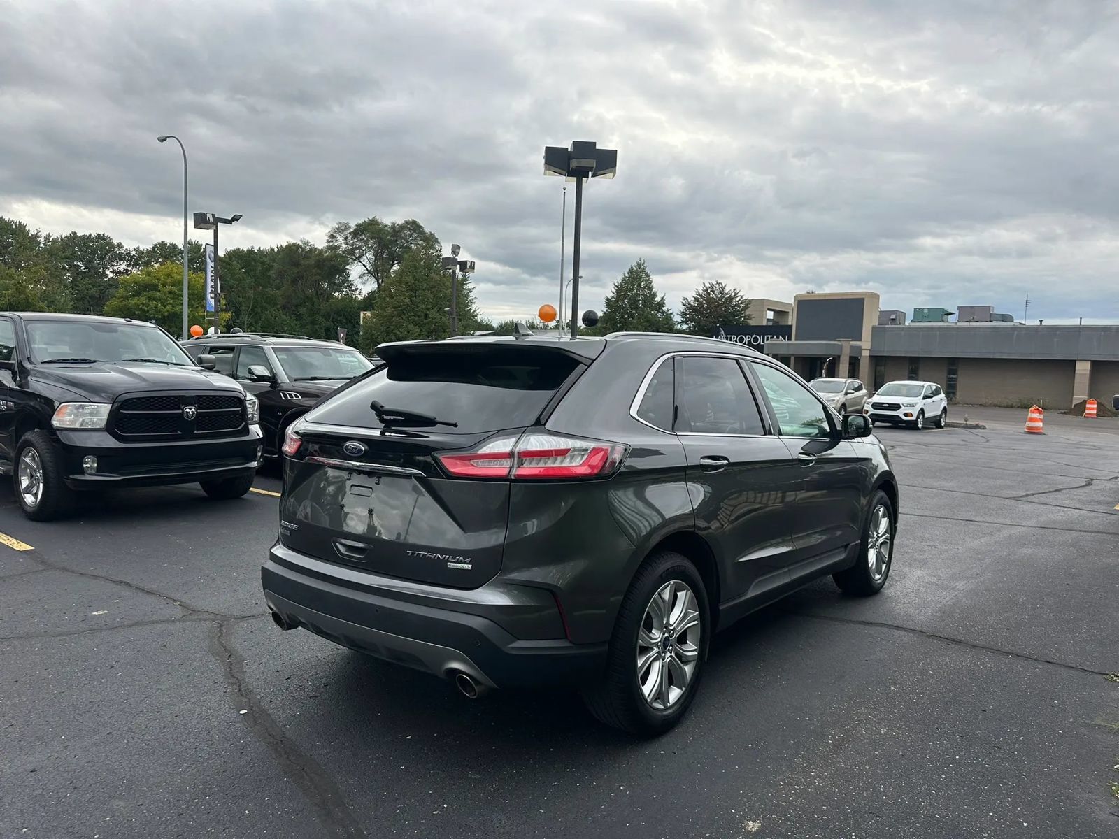 Used 2020 Ford Edge Titanium w/ Cargo Accessory Package FWD image 4
