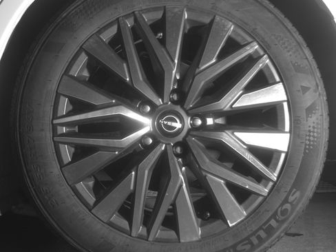 Used 2025 Nissan Altima 2.5 SV FWD image 14