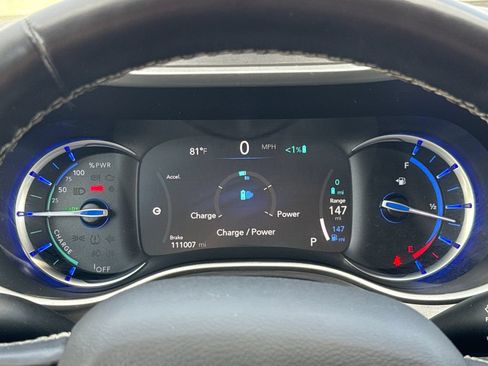 Used 2021 Chrysler Pacifica Touring-L FWD image 17