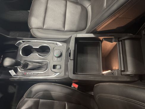 Used 2023 Chevrolet Traverse High Country image 24